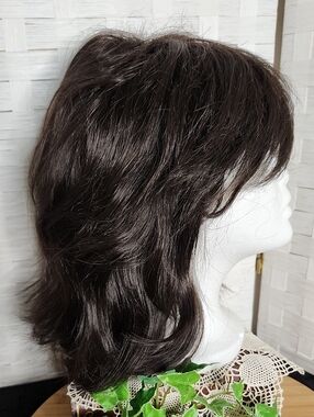 👉*TONY OF BEVERLY* ELURA WIG (VIOLA?)~COLOR: MED- DARK BROWN~SIZE: AVERAGE